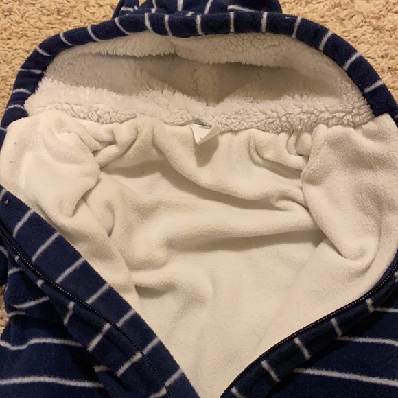 Excellent Condition Old Navy super warm and cozy hooded one piece for 0-3M - Picture 6 of 7